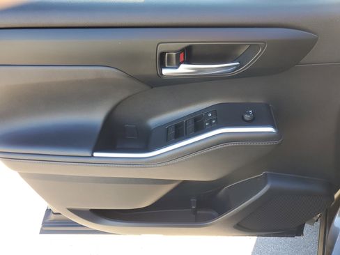 Used 2022 Toyota Highlander XLE image 21