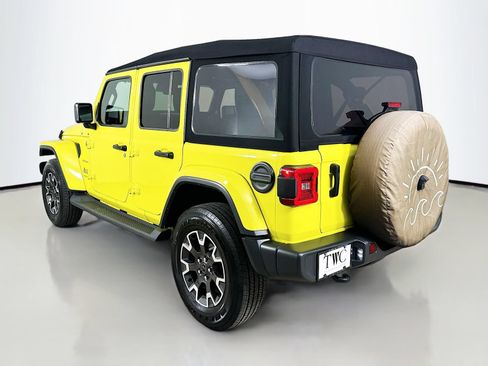 Used 2024 Jeep Wrangler Unlimited Sahara w/ Technology Group AWD/4WD image 7