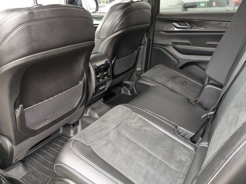 Used 2023 Jeep Grand Cherokee L Laredo image 27