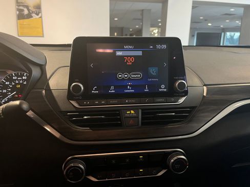 Used 2025 Nissan Altima 2.5 SV image 21