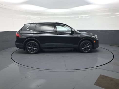 Used 2023 Volkswagen Tiguan SE AWD/4WD image 2
