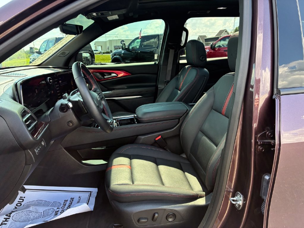 Used 2024 Chevrolet Traverse RS FWD image 9