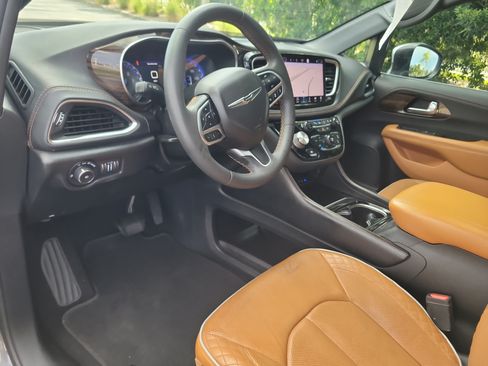 Used 2022 Chrysler Pacifica Pinnacle FWD image 21