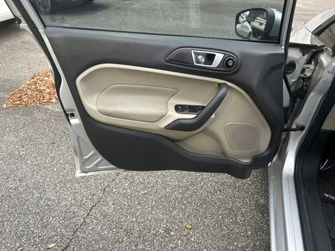 Used 2016 Ford Fiesta SE image 10