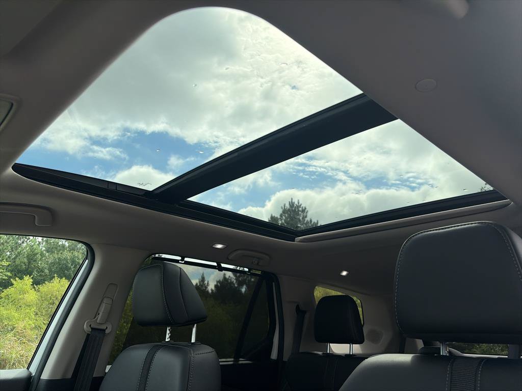 Certified 2025 Honda Pilot Touring image 18