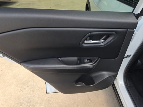 Certified 2026 Nissan Rogue SV FWD image 14