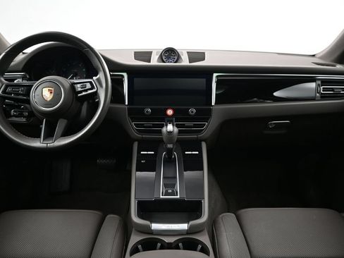 Certified 2023 Porsche Macan AWD/4WD image 9