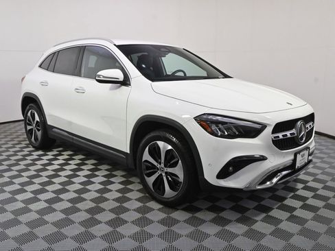 Used 2025 Mercedes-Benz GLA 250 4MATIC image 9