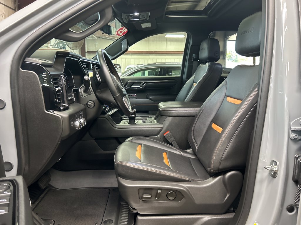 Used 2025 GMC Sierra 1500 AT4 w/ AT4 Premium Package AWD/4WD image 14
