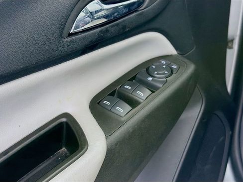 Used 2023 Chevrolet Equinox LT image 20