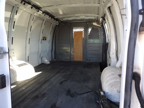 Used 2014 GMC Savana 2500 image 9