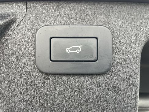 Certified 2025 Land Rover Discovery Sport Dynamic SE AWD/4WD image 37