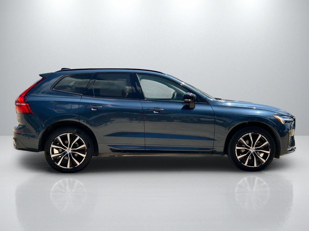 Used 2024 Volvo XC60 B5 Plus AWD/4WD image 4