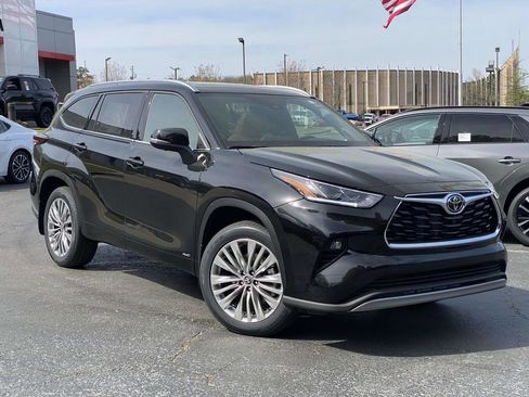 New 2026 Toyota Highlander Platinum image 1