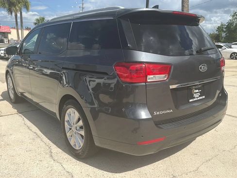 Used 2016 Kia Sedona EX FWD image 4
