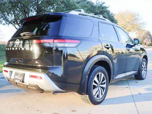 Used 2022 Nissan Pathfinder SL image 7