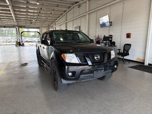 Used 2018 Nissan Frontier SV w/ Value Truck Package AWD/4WD image 2