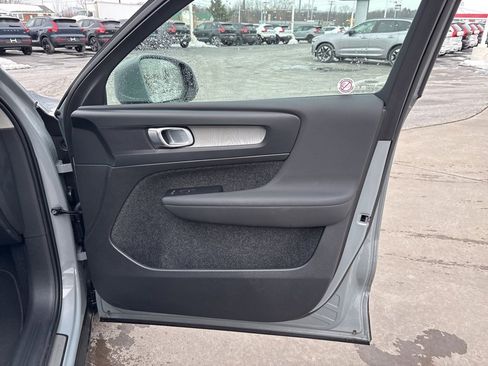 Certified 2025 Volvo XC40 B5 Core image 33