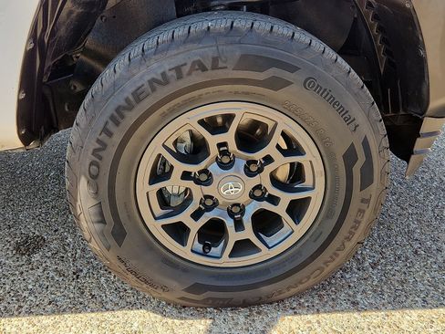 Used 2022 Toyota Tacoma SR RWD image 8