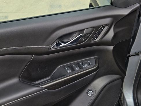 Used 2023 GMC Acadia SLT w/ Elevation Edition image 12