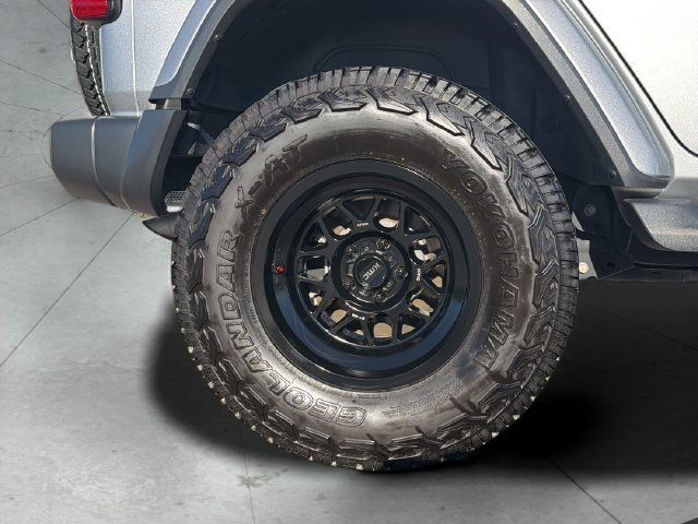 Used 2020 Jeep Wrangler Unlimited Sahara w/ Safety Group AWD/4WD image 33