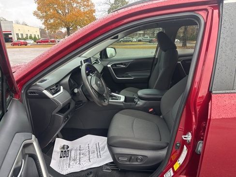 Used 2023 Toyota RAV4 XLE image 9