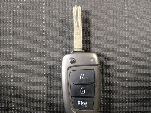 Used 2021 Hyundai Venue SE FWD image 32