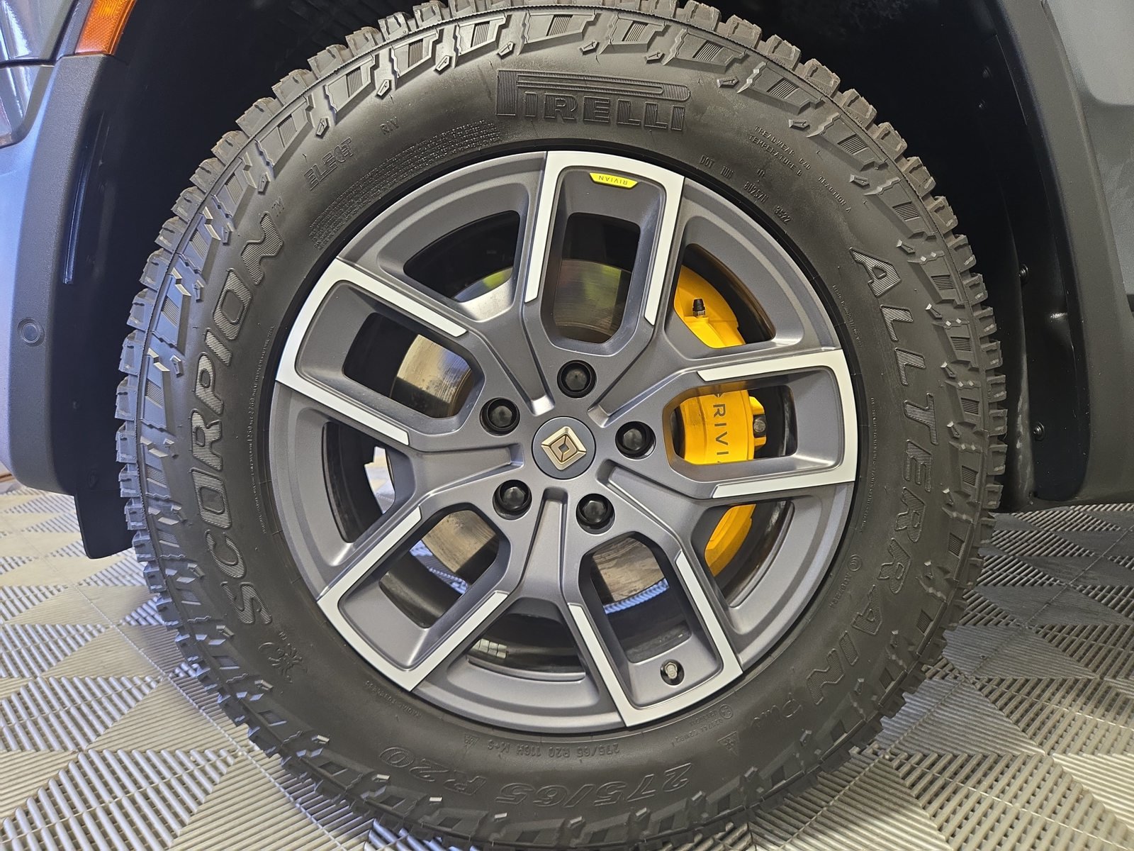 Used 2022 Rivian R1S Launch Edition Quad AWD/4WD image 9
