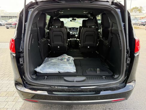 New 2026 Chrysler Voyager LX FWD image 7