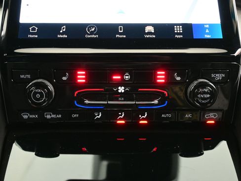 Used 2025 Jeep Grand Cherokee L Limited image 22