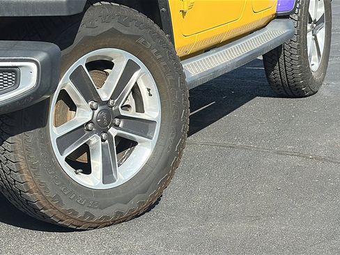 Used 2019 Jeep Wrangler Unlimited Sahara w/ Uconnect 4C Nav & Sound Group image 3