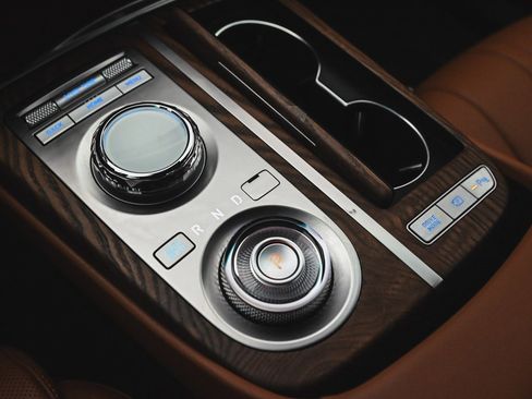 Used 2024 Genesis G80 image 29