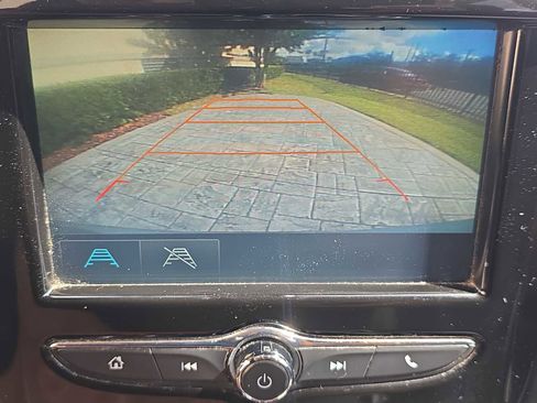 Used 2018 Chevrolet Traverse LT image 21