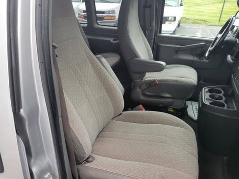 Used 2017 Chevrolet Express 3500 LT w/ LT Preferred Equipment Group RWD image 18