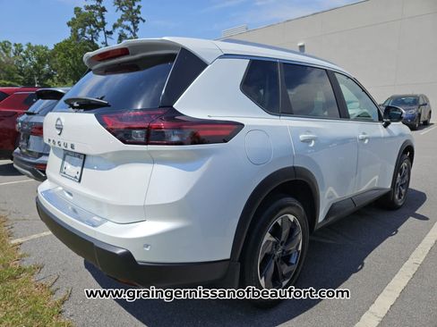 Used 2026 Nissan Rogue SV w/ SV Premium Package FWD image 10