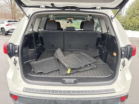 Used 2019 Toyota Highlander LE image 12