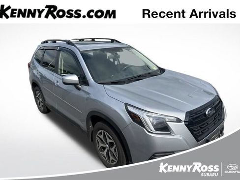 Used 2023 Subaru Forester Premium AWD/4WD image 1