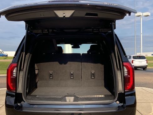 Used 2025 GMC Yukon Denali RWD image 26