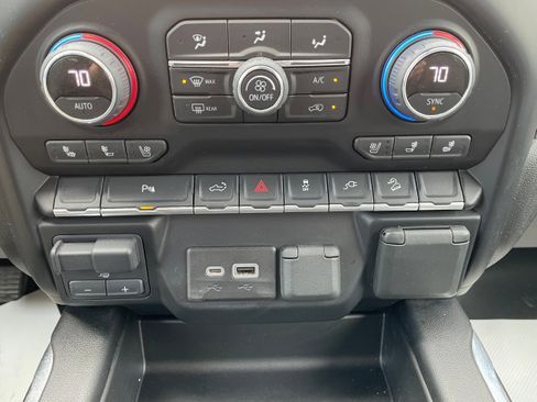 Used 2022 Chevrolet Silverado 2500 LTZ w/ LTZ Plus Package image 28