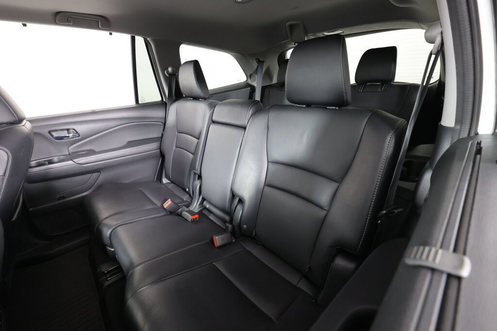 Used 2017 Honda Pilot Touring image 16