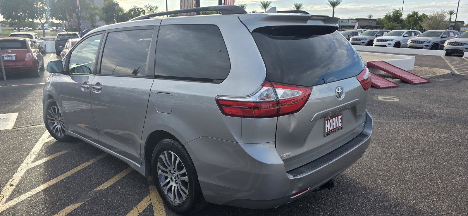 Used 2018 Toyota Sienna XLE FWD image 7