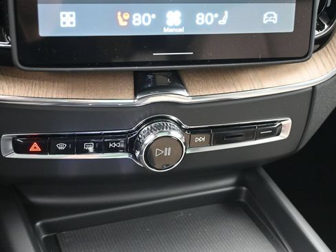 New 2026 Volvo XC60 B5 Plus w/ Climate Package AWD/4WD image 15