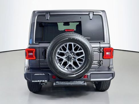Used 2025 Jeep Wrangler Unlimited Sahara AWD/4WD image 8