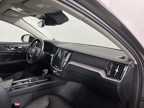 Used 2019 Volvo S60 T6 Momentum w/ Multimedia Package image 22