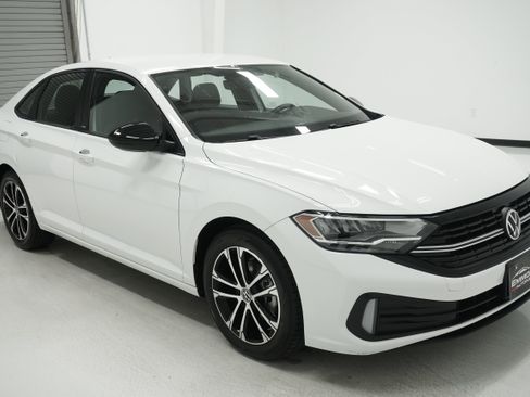 Used 2023 Volkswagen Jetta Sport FWD image 3