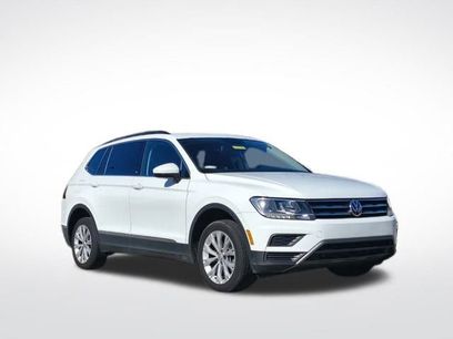 Used 2018 Volkswagen Tiguan SE w/ Panoramic Sunroof Package