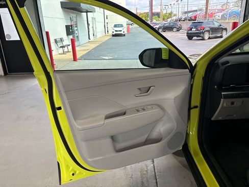 Used 2024 Hyundai Kona SEL AWD/4WD image 9