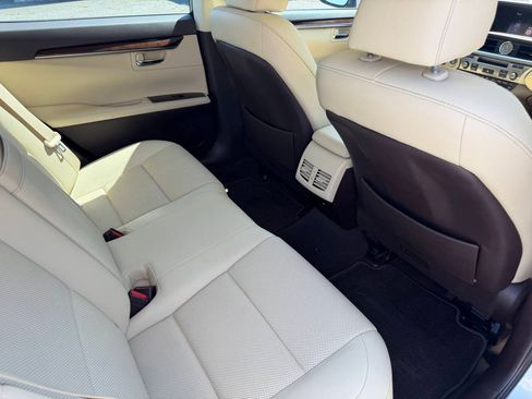 Used 2016 Lexus ES 350 w/ Premium Package w/Wood Trim FWD image 14
