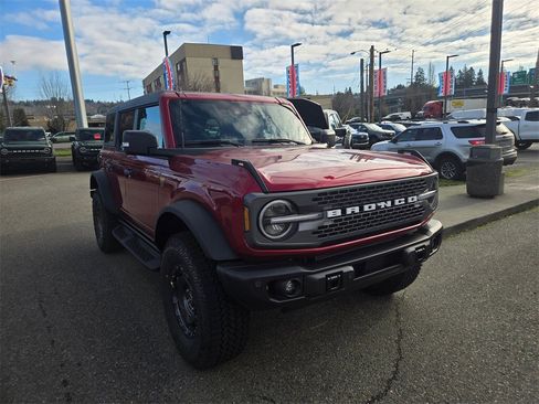 New 2025 Ford Bronco Badlands image 3