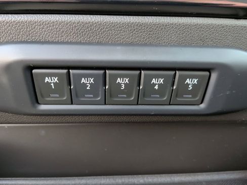 Used 2024 Chevrolet Silverado 2500 ZR2 w/ Technology Package AWD/4WD image 32